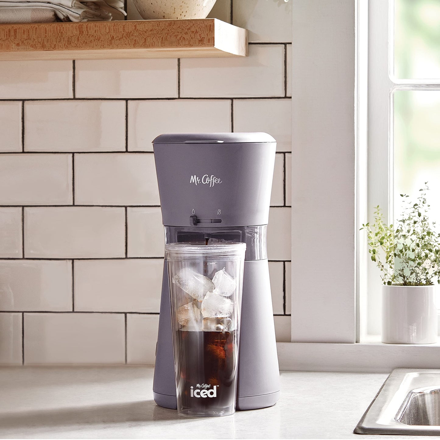 Mr. Coffee アイスコーヒーメーカー シングルサーブマシン 222オンスのタンブラーと再利用可能なコーヒーフィルター付き ラベンダー